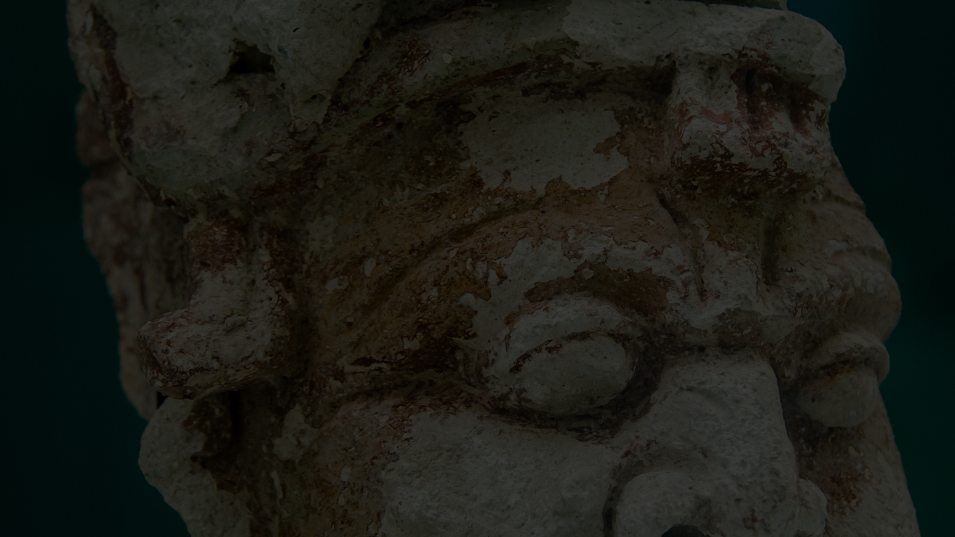 Detalle de escultura prehispanica en piedra